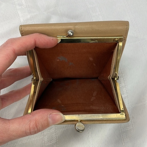 Ferragamo Compact Wallet Beige Leather Gancini Clasp and Kisslock - Picture 8 of 17